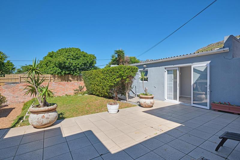 6 Bedroom Property for Sale in Fish Hoek Western Cape